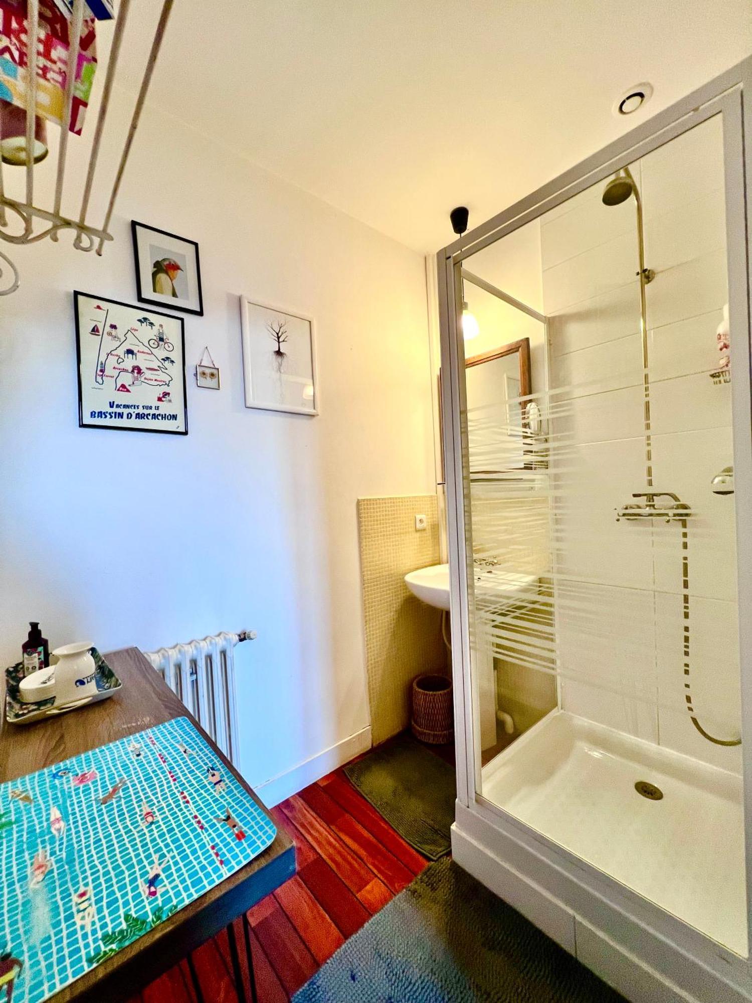 Au Petit Bonheur Bed and Breakfast Talence Eksteriør billede